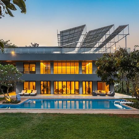 Reflection House By Stayvista With Pool, Terrace Bar, Indoor Games & Exquisite Interiors In A Nutshell Alibág Kültér fotó